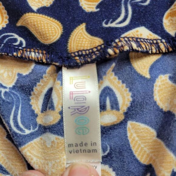 Lularoe tall and curvy leggings OS - Picture 4 of 4